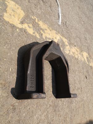 Base dell'assieme molla cilindro di tensione/telaio a U per escavatore DH220, disponibile per tutti i modelli di escavatori.