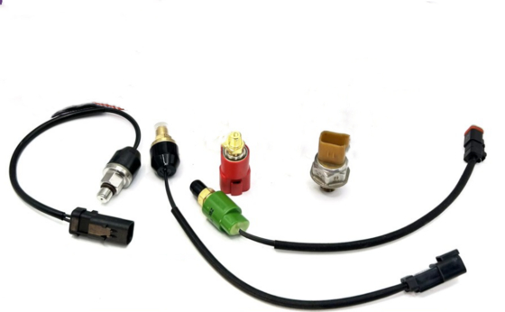 Applicabile all'escavatore Komatsu PC200-6 interruttore di pressione, sensore di velocità al minimo della valvola di distribuzione -20Y0621710-20PS579-16X7Z