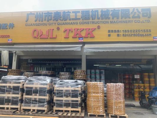 Parti del sottocarro dell'escavatore SH200: rulli superiori, rulli tendicingolo, quattro ruote e un cingolo, adatti per escavatori Sumitomo e macchinari per ingegneria mineraria