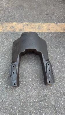 Telaio a U per bulldozer per saldatura di precisione per serie D6 (D6C/D6D/D6E), Accessori universali per impieghi gravosi, stabili e durevoli, Telaio a U per bulldozer in lamiera d'acciaio spessa per D6D-D6C-D6E, Specializzato in