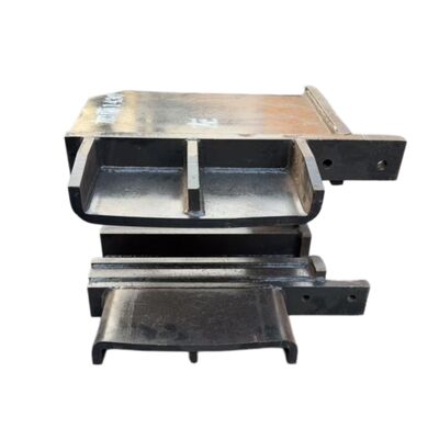 Idler yoke / forchetta anteriore per Kato HD1430 Parti del carrozzone dell'escavatore,compatibile con Kato HD1430 Excavator Idler Forchetta anteriore, bracket mascellare, componenti del carrozzone comprese quattro ruote e una pista